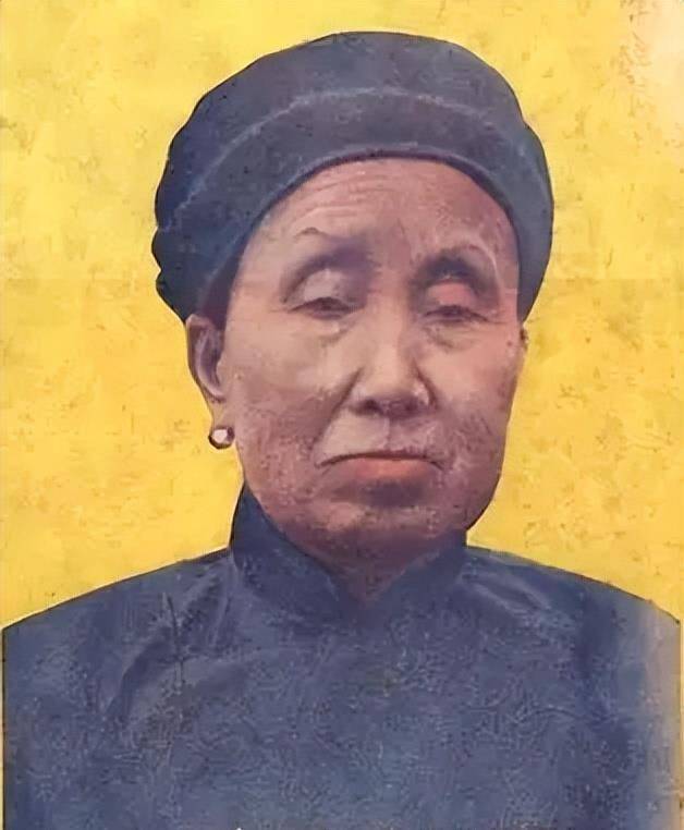 民国三大女匪首,明明可以靠颜值,偏偏要靠才华,遇上她你要倒霉