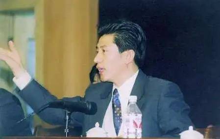 东北"巨骗"陈相贵陨落史:开悍马买182万手机号,08年锒铛入狱