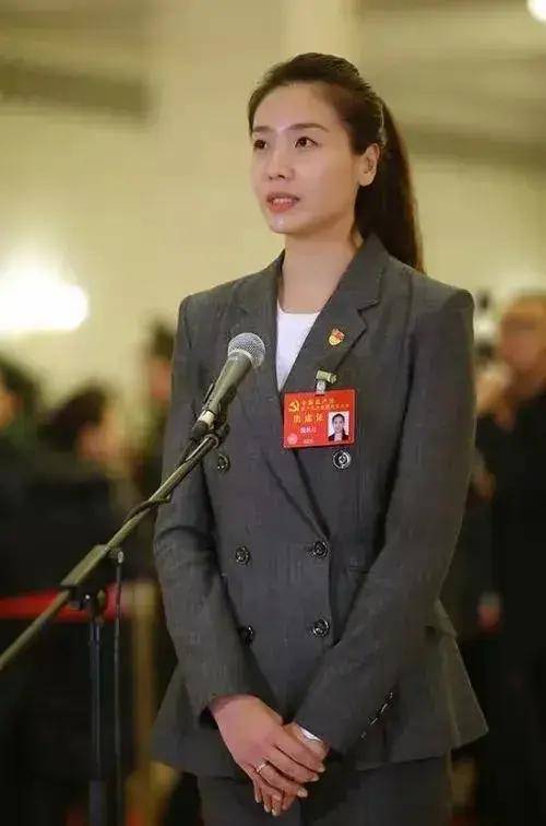 女排最"性感"的四位队员:曾春蕾被金软景揩油,魏秋月最美腰臀比