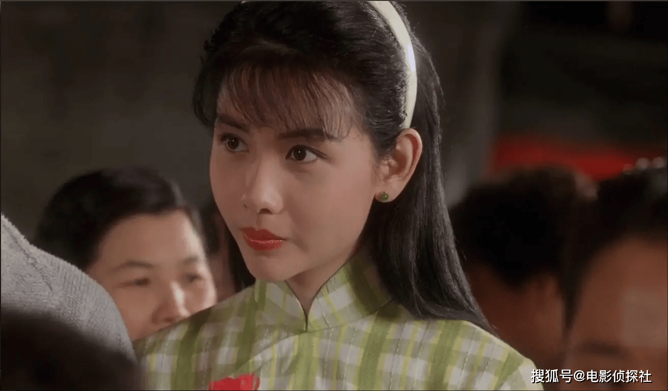 邱淑贞罕见露面,与女儿同框像姐妹,气质完败穿休闲装的何超欣