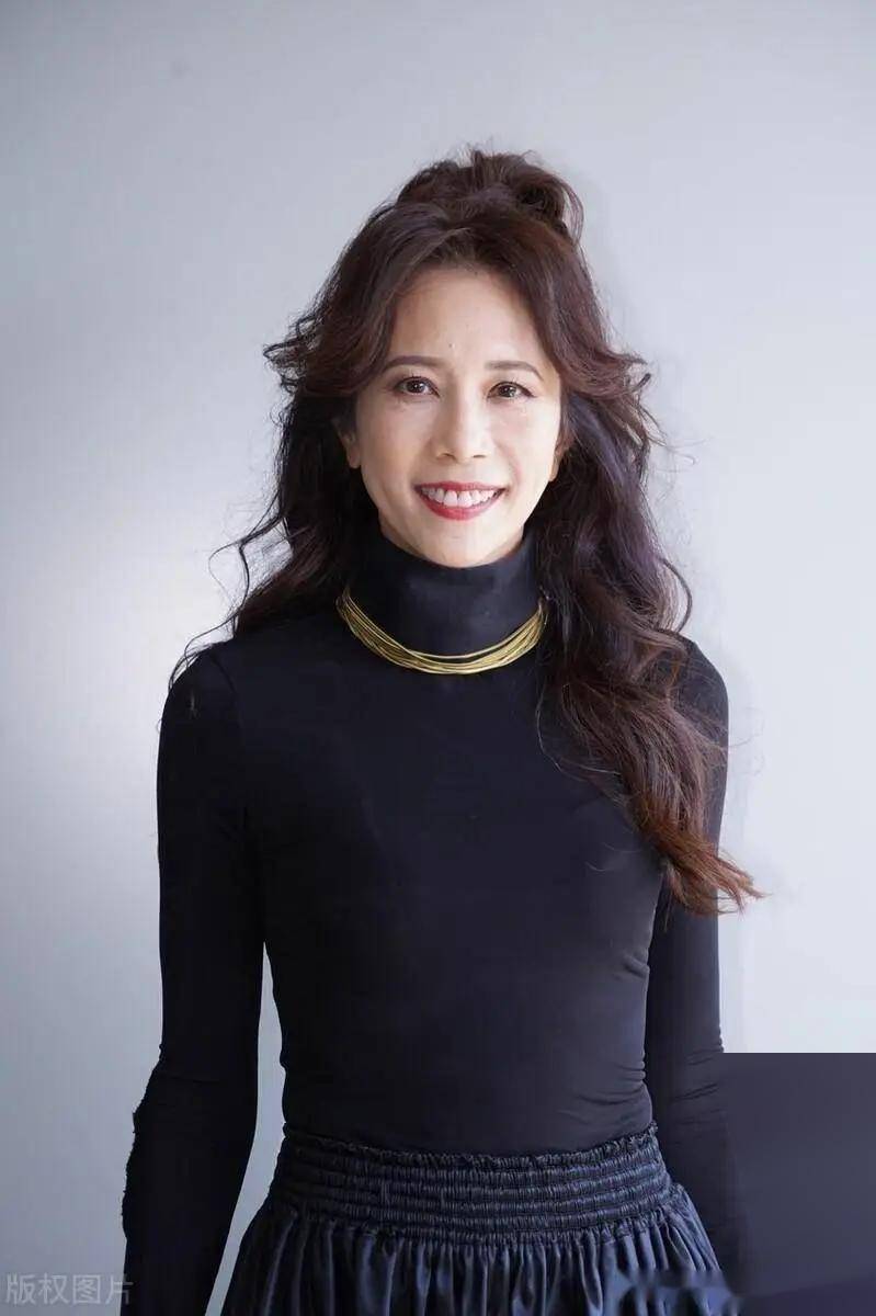 美貌与才华并存,莫文蔚的写真集,每一张都是视觉盛宴!