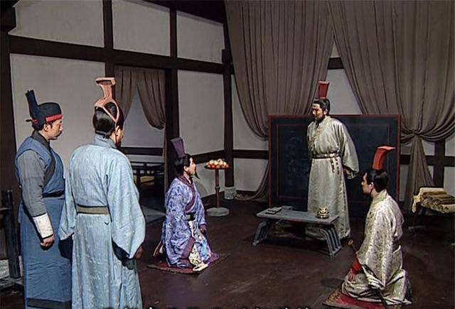 刘备称帝后造了8把剑,五虎将有2人没被赐剑,真实原因让人泪目!