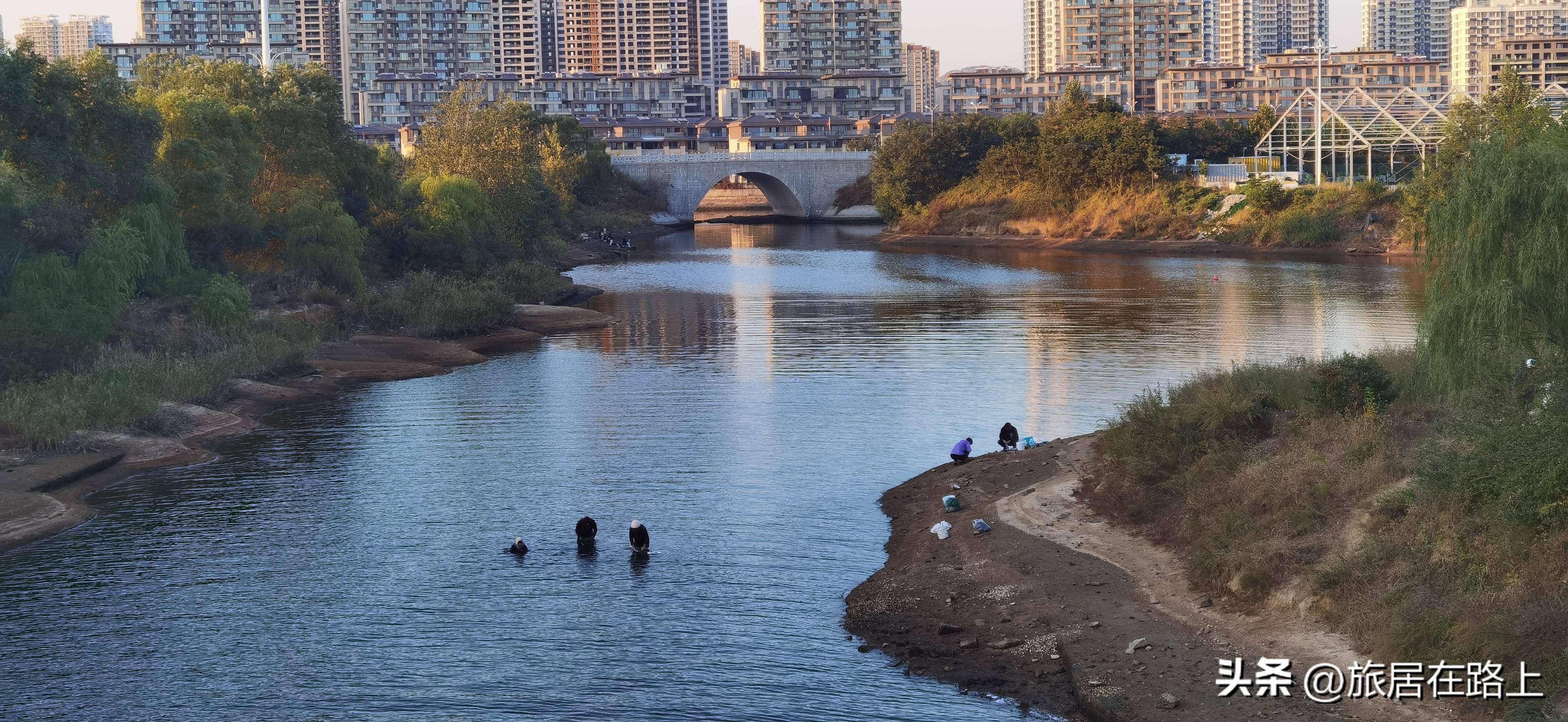 金秋十月沿泻湖骑行是种什么体验
