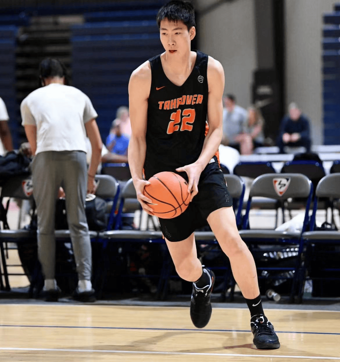 曾凡博没有去到发展联盟点燃队,而是选择去ncaa篮球名校冈萨加大学,他