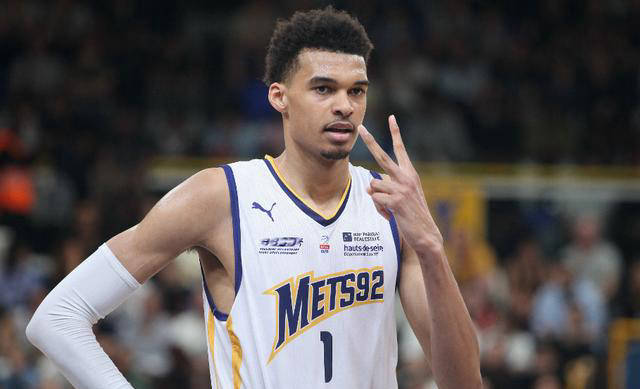 克里斯·保罗:篮球智慧与团队荣耀