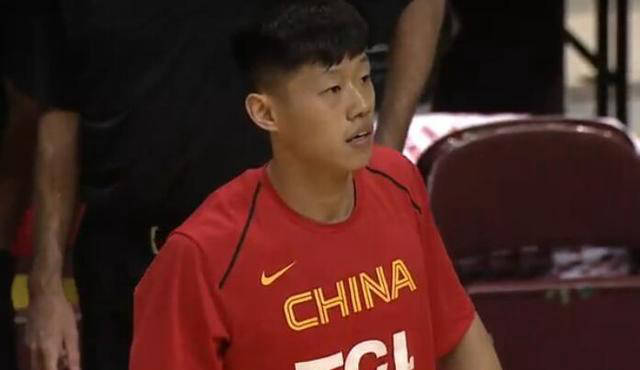 CBA快讯｜付豪水中秀恩爱胡明轩新发色引热议钟斯再度畅谈-付豪能力