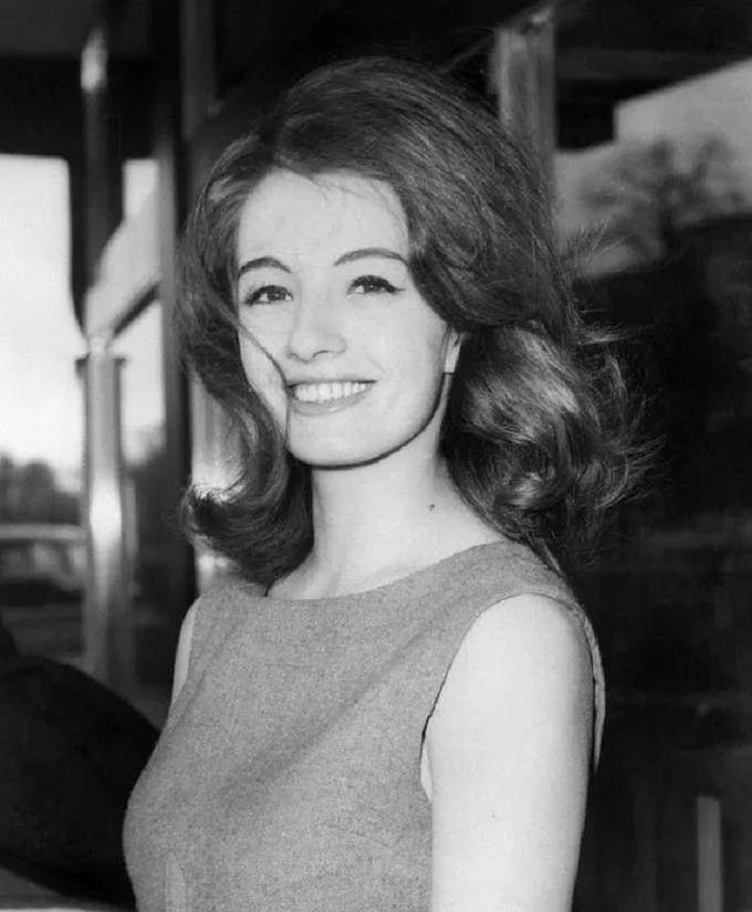 从贫家女到交际花,曾因美貌搅动英国政坛,晚年沦为落魄大妈