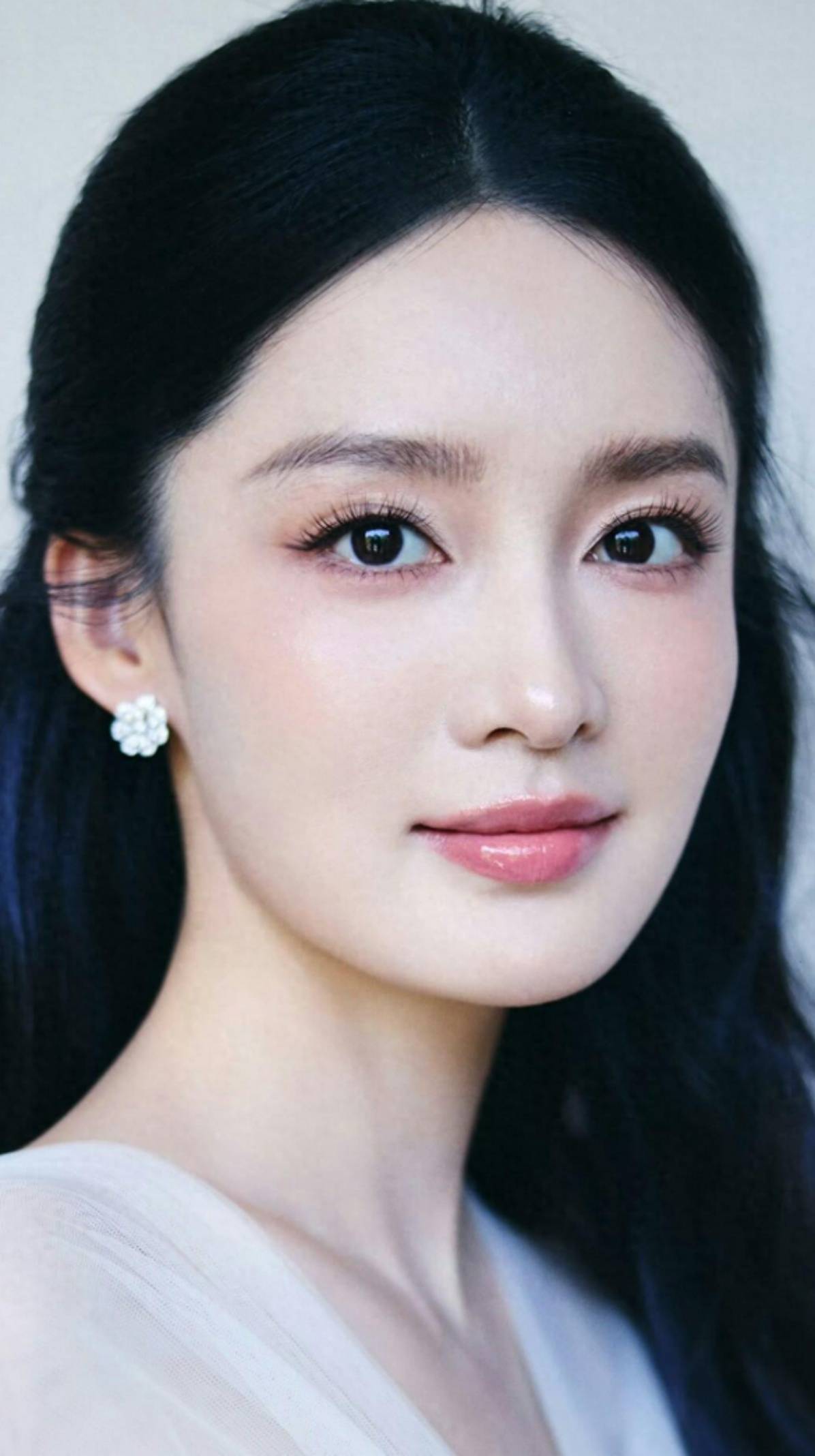 何冰没说错,不拍戏就"消失"的李沁,已走上女演员的另一条大道