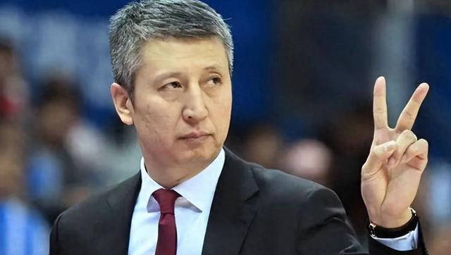 媒体人质疑郭士强出任男篮主帅选择,指责其管理漏洞和口舌过重