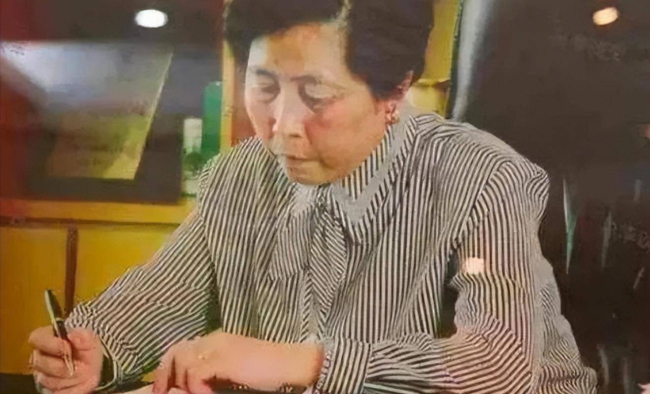 这些对于才疏学浅的陶华碧而言,是从未尝试过的冒险行为,她不敢拿全家