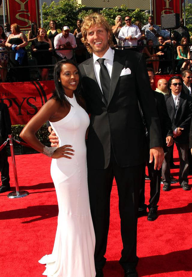 奥尼尔回忆遇见诺维茨基妻子:美丽黑人姑娘