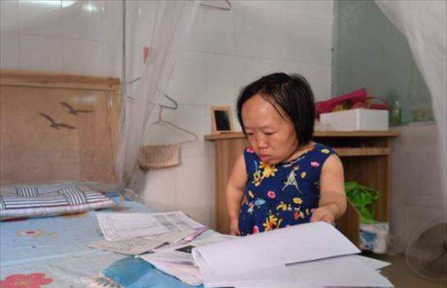 2017年南宁93厘米袖珍女怀孕37周,蜗居10平米出租屋,后冒死产子