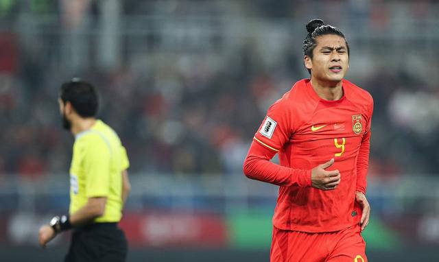 武磊张玉宁伤情成谜,伊万不得不调整阵容,球迷纷纷吐槽