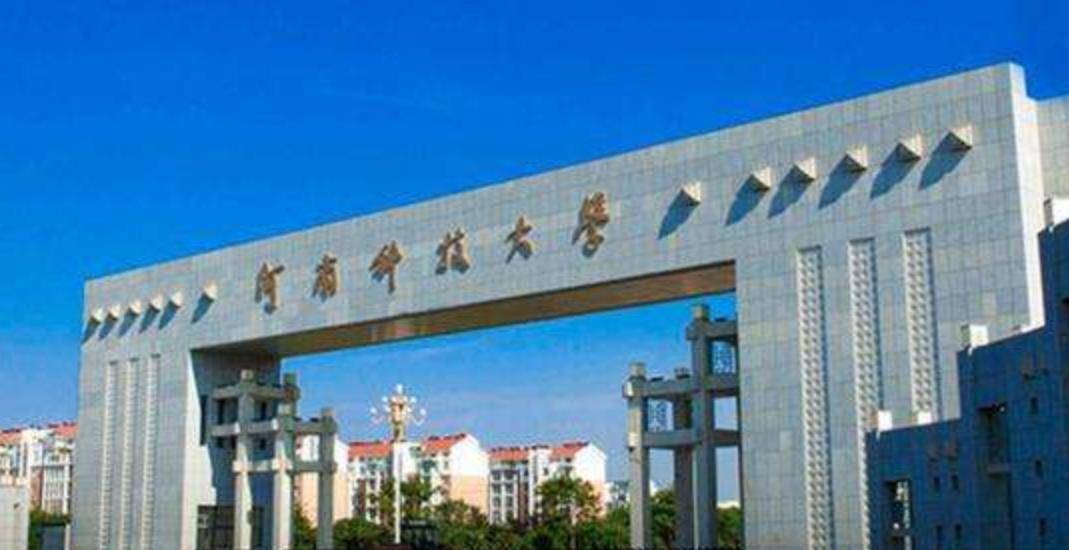 2013年,张虎群一纸诉状,将河南科技大学告上了法庭,张虎群认为,是学校