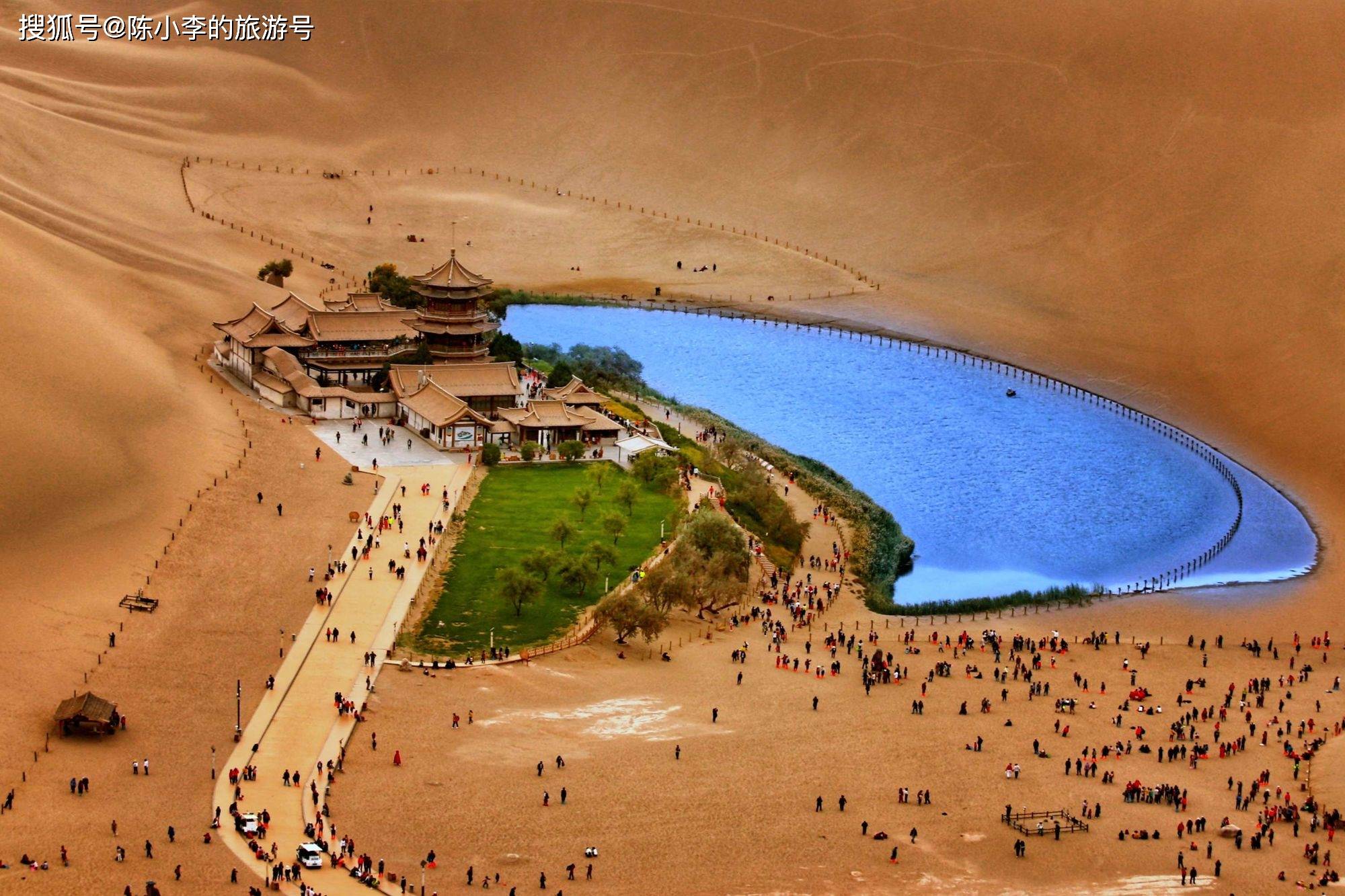 鸣沙山月牙泉,中国西北的一颗明珠,一个神秘而壮观的自然奇景