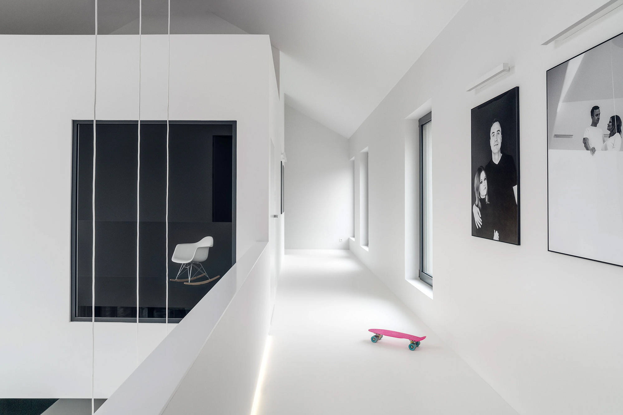 波兰黑白灰极简美学别墅