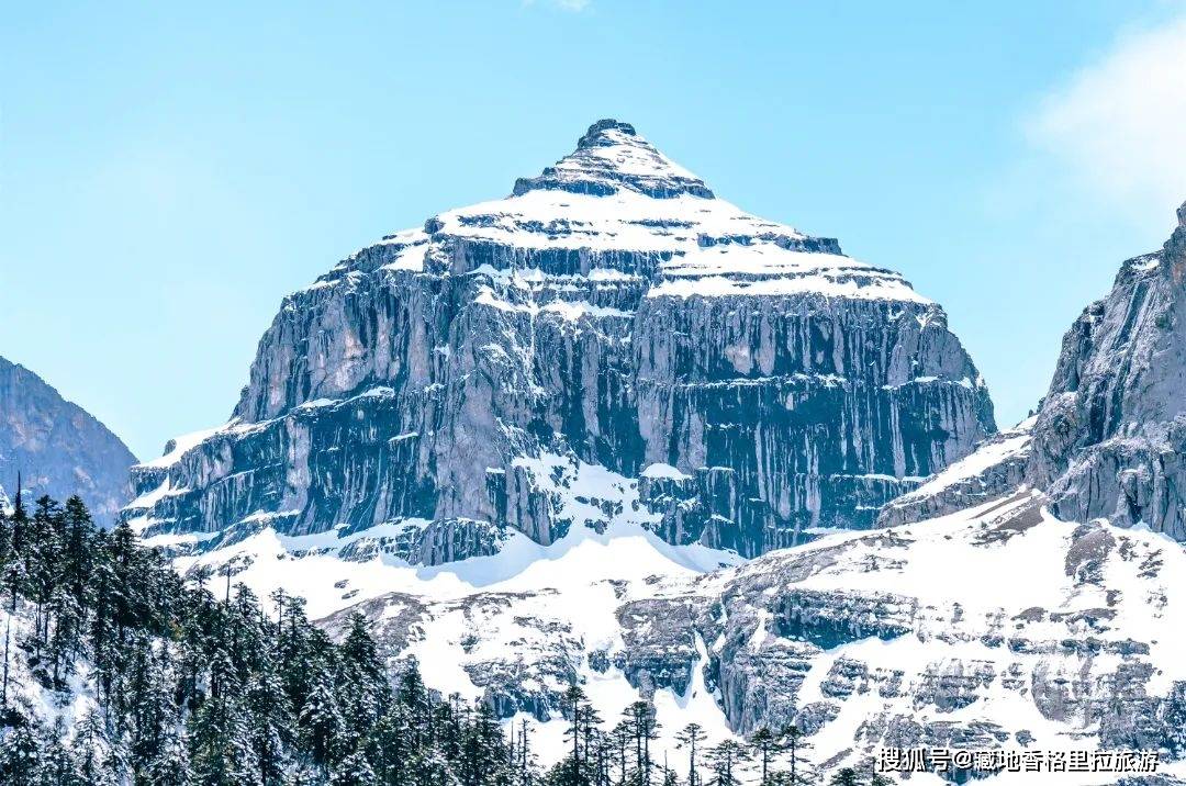 玻璃观景台时光像被施了魔法幽静而缓慢巴拉格宗·夏季徒步↓绕过神山