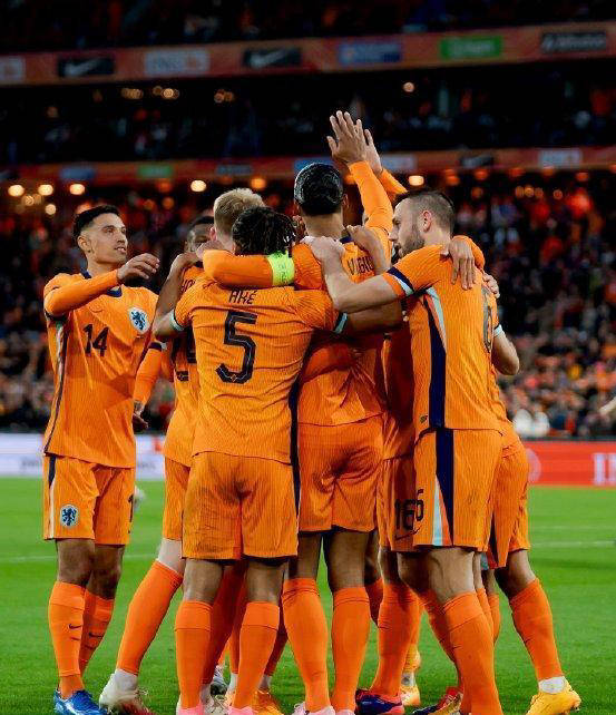 荷兰队后防稳固,4-0大胜冰岛!范戴克攻守俱佳表现抢眼