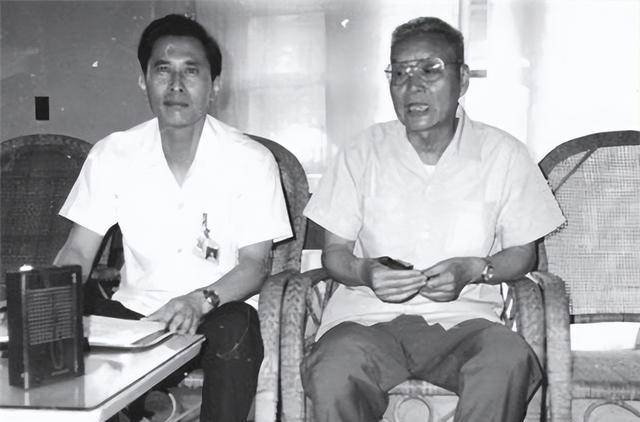 再婚恩爱16载,晚年他却执意要找前妻,妻子得知苦笑:我知他隐痛