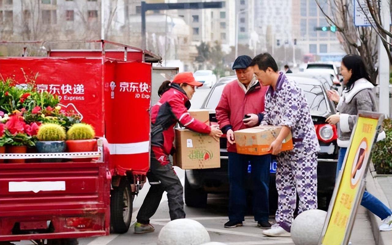 京东001号快递员金宜财:死心塌地送快递12年,刘强东给了他什么