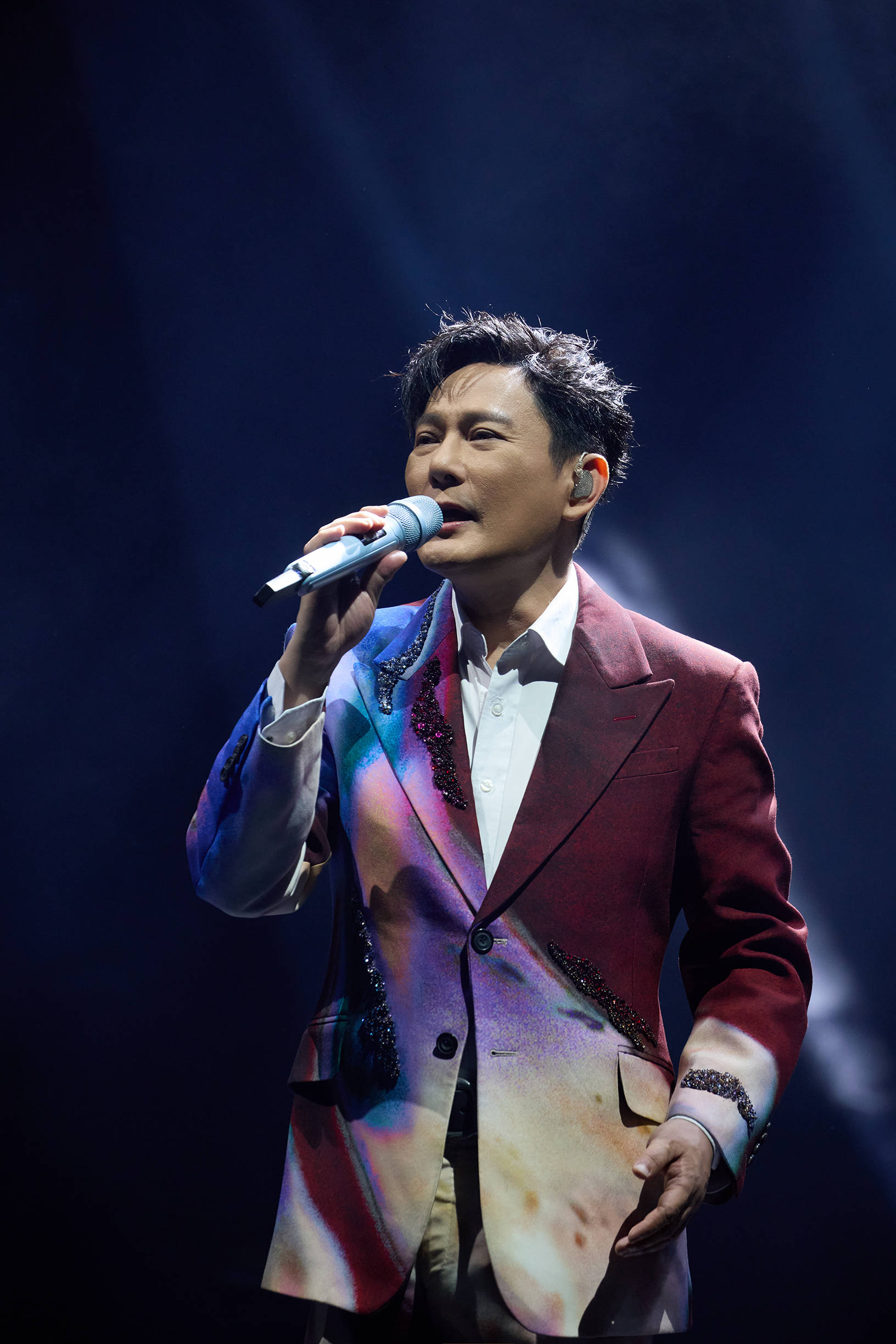 未来式情歌宇宙首航迪拜 张信哲华语第1人 跃登华人之光