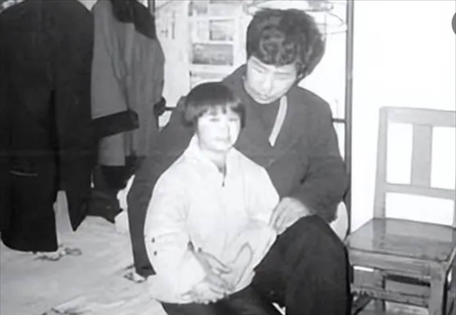 1997年,一位袖珍母亲冒险产子,儿子身高1米8,14岁考上西安交大