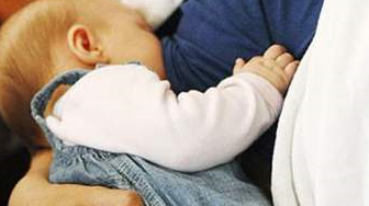 母乳喂养时，这三个坏习惯对宝宝都不好。不要忽视他们，早改正早受益_妈妈_手机_