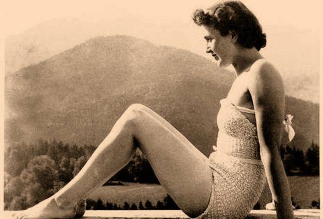 结婚30小时后,新郎和新娘双双自杀;一星期后,一个帝国随之灭亡_希特勒