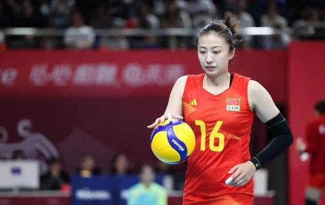 中国女排球员丁霞宣布退出中国香港站比赛,曝光蔡斌批准的递补球员