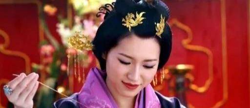 她未嫁人便克死5位丈夫,后被皇帝纳入后宫,捡漏成为了皇太后