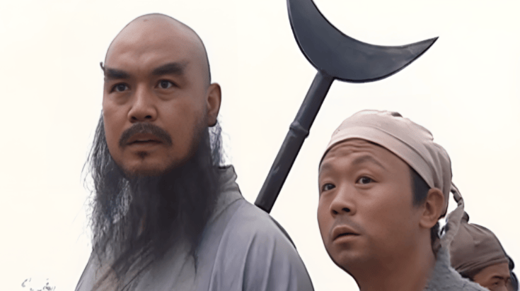 (鲁智深剧照)书中只道:"黄蓉竹棒伸出,一招拨狗朝天,将钢杖杖头挑