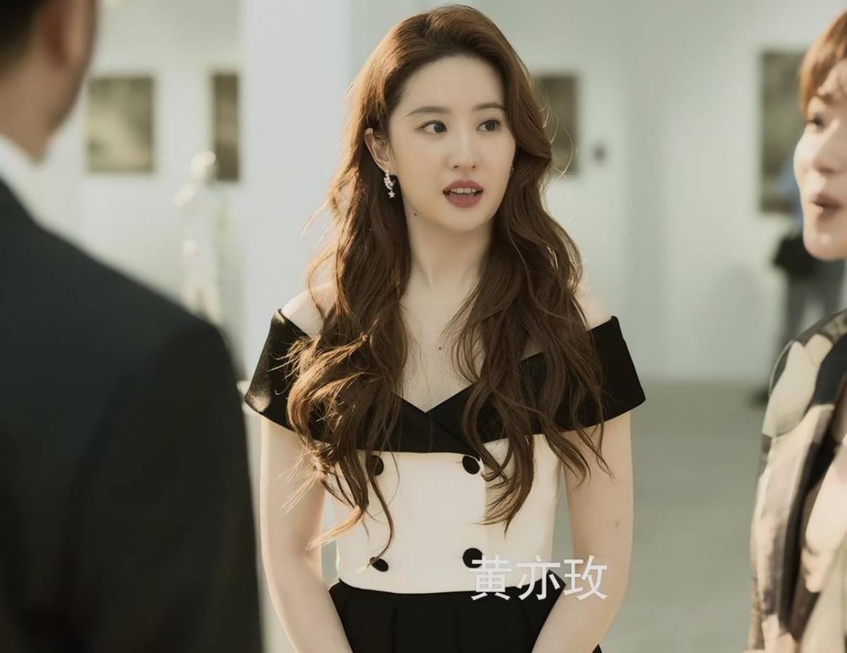 《玫瑰的故事》黄亦玫原型有多美？看她年轻时的美照，刘亦菲只能靠边站-亦舒玫瑰的故事原型