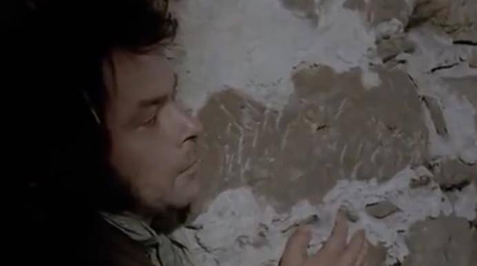 来历,上尉只好把他先送到警察局,顺便让警察暗中观察卡斯帕的一举一动