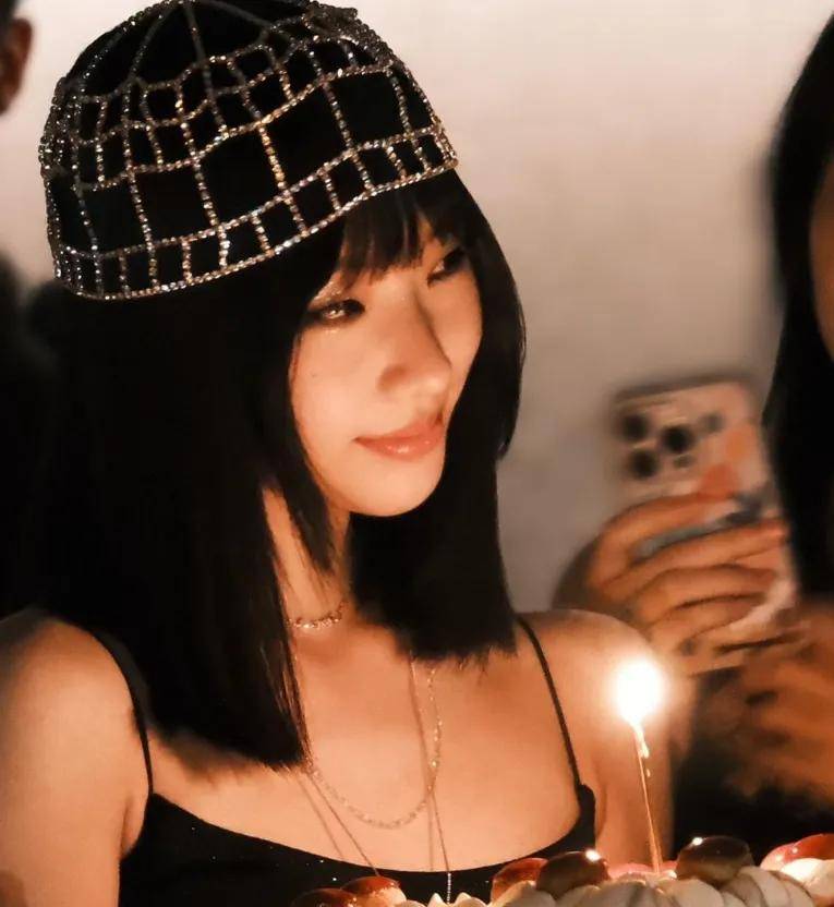 小s女儿近照变脸被质疑整容,鼻子发黑又突兀,身材变化令人忧心