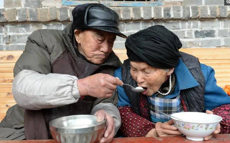 一位农村老人的孤独告白,让人泪流满面!新型"养老模式"真的好吗?