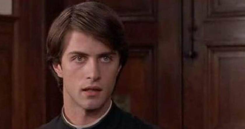 《红与黑》:光鲜亮丽的背后,隐藏着人性中不可磨灭的自卑