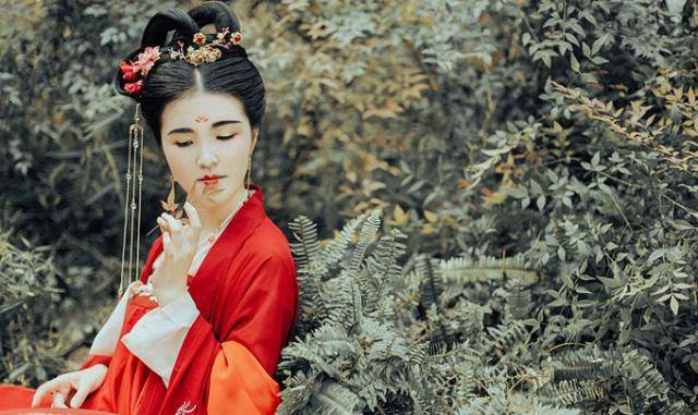 箫声咽,秦娥梦断秦楼月.秦楼月,年年柳色,灞陵伤别.