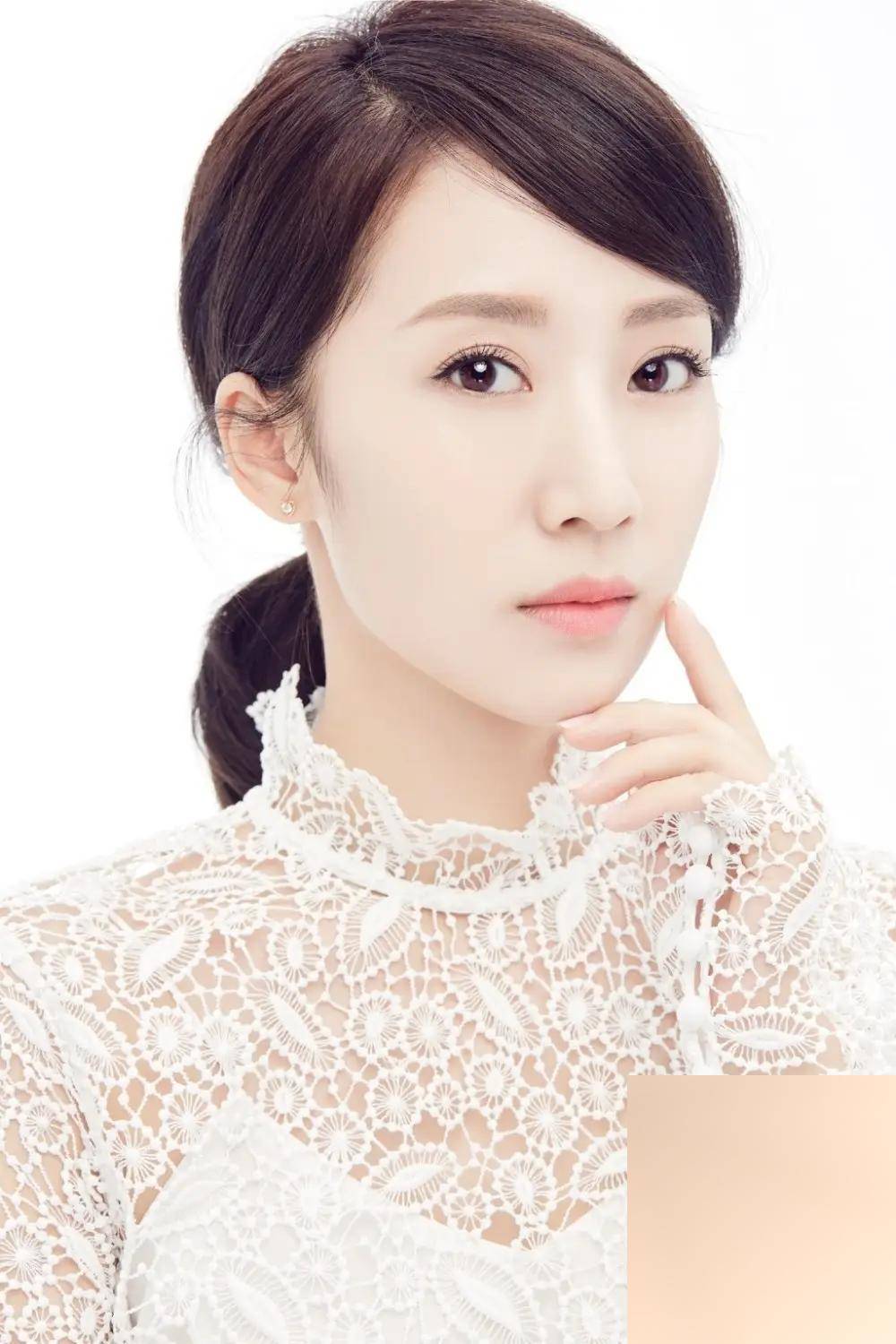 38岁李念身材婀娜多姿,写真照美得让人窒息,女神范儿爆棚!