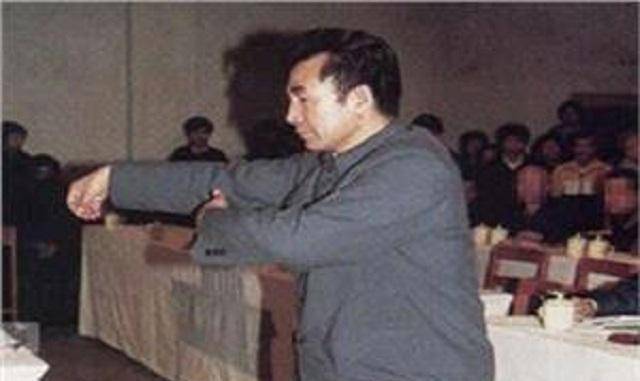 中国"特异功能"第一人——"气功大师"张宝胜的江湖"捞金"路