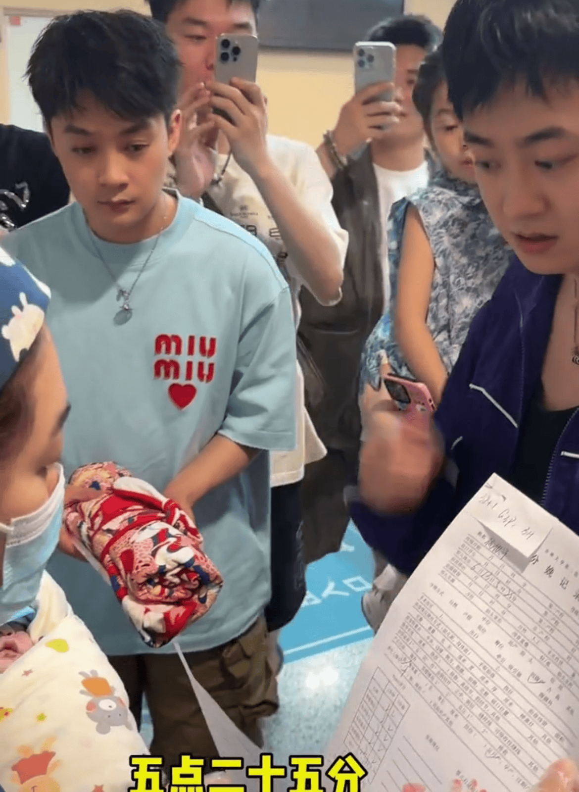 知名网红高火火官宣产子,妻子老杨病房细节曝光,儿女双全令人羡慕
