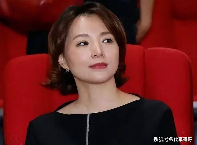 50岁董卿跌下神坛,她到底做错了什么?