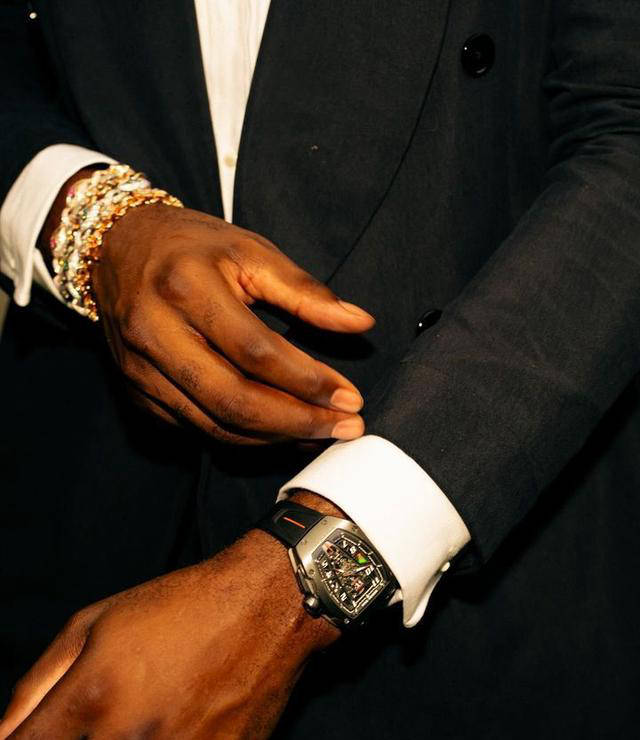 nba球星哈登炫富惹争议,被催婚成焦点