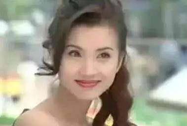 《粉红女郎》时隔14年翻拍,谁来演万人迷和结婚狂?