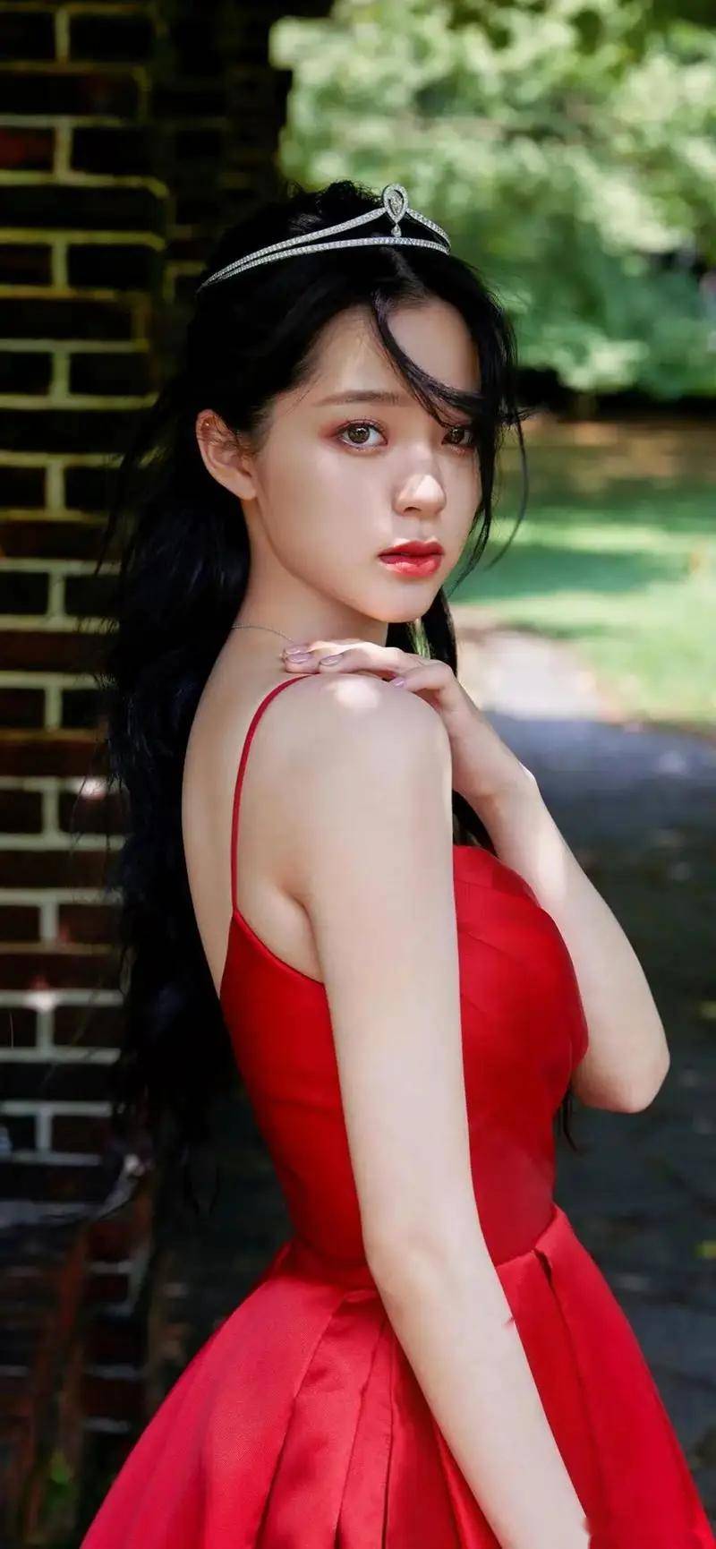 23岁欧阳娜娜,身材饱满性感迷人,写真曝光引爆网络!