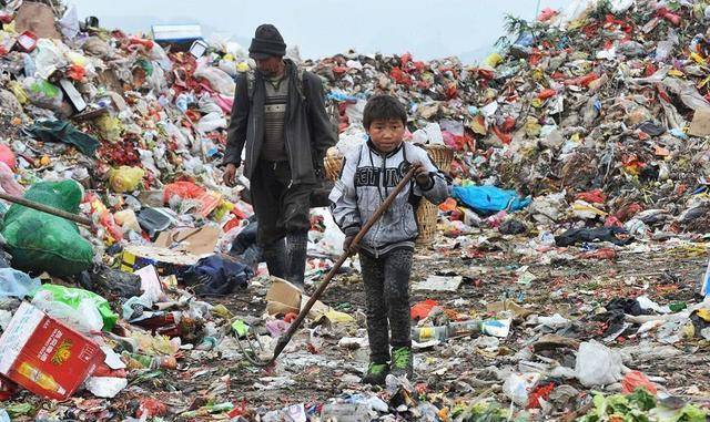 40年哺育28名弃婴,靠拾荒为生,如今"儿女"一无所踪