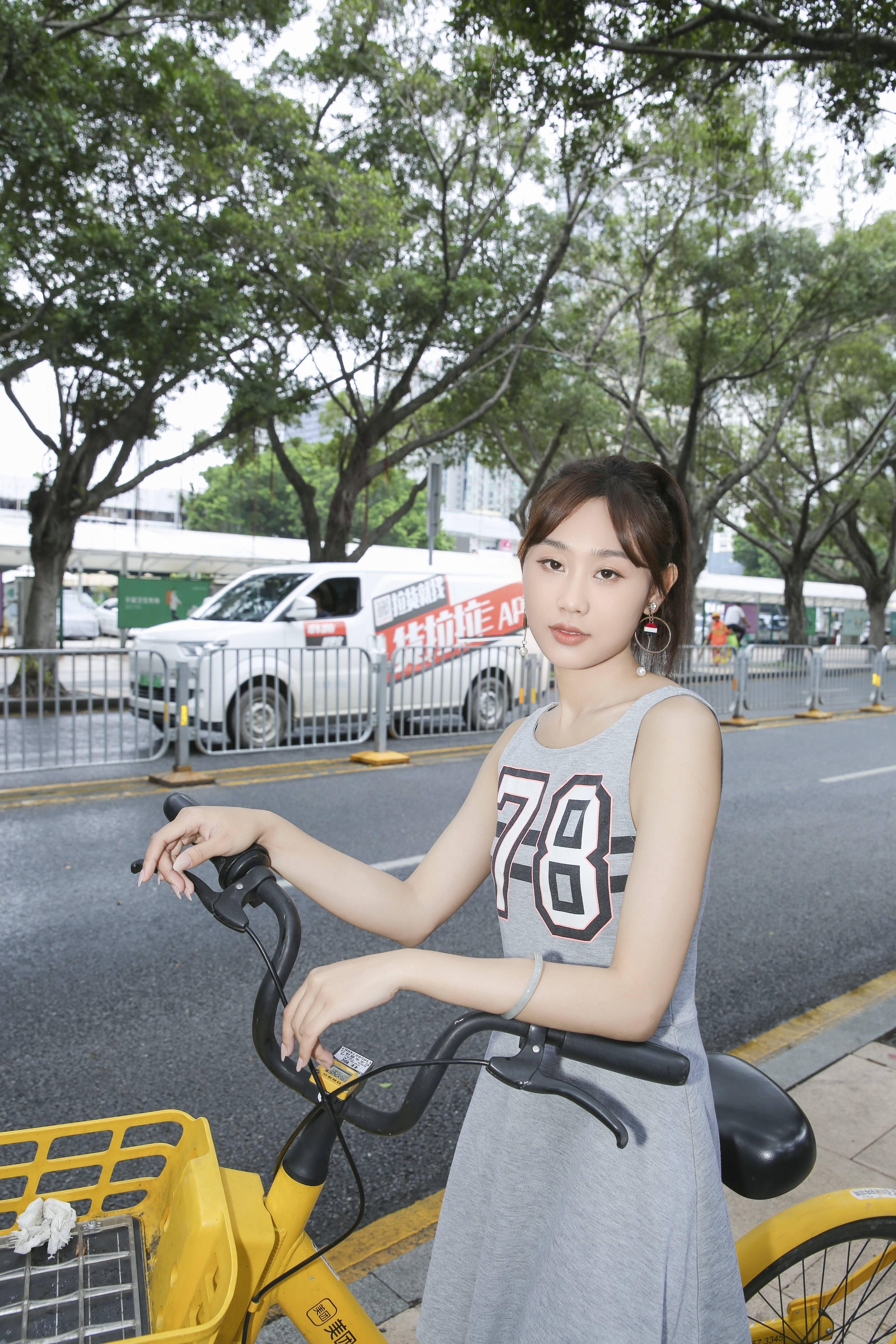 绝美瞬间:女模特杨惠的摄影艺术