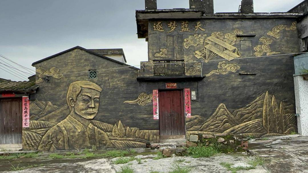 海外华文媒体采访团走进恩平中国航空之父冯如文史馆参访