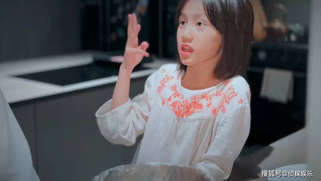 孙莉晒一家五口,三个儿女个个出众养眼,黄磊发福明显胖出双下巴