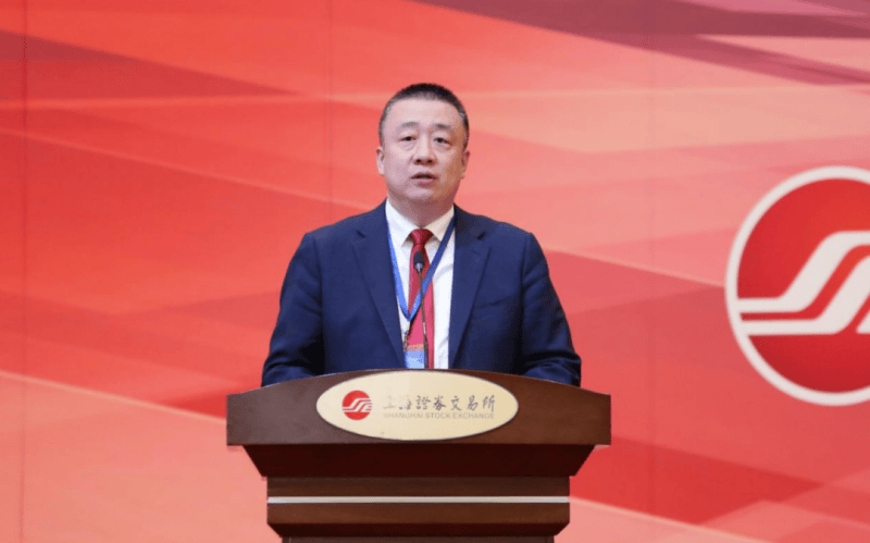 中国黄金集团董事会秘书,中金珠宝党委书记,董事长刘科军主持会议.