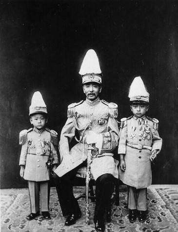 揭秘大军阀张作霖最敬畏的人,一见到竟主动磕头下跪!_溥仪_民国_历史